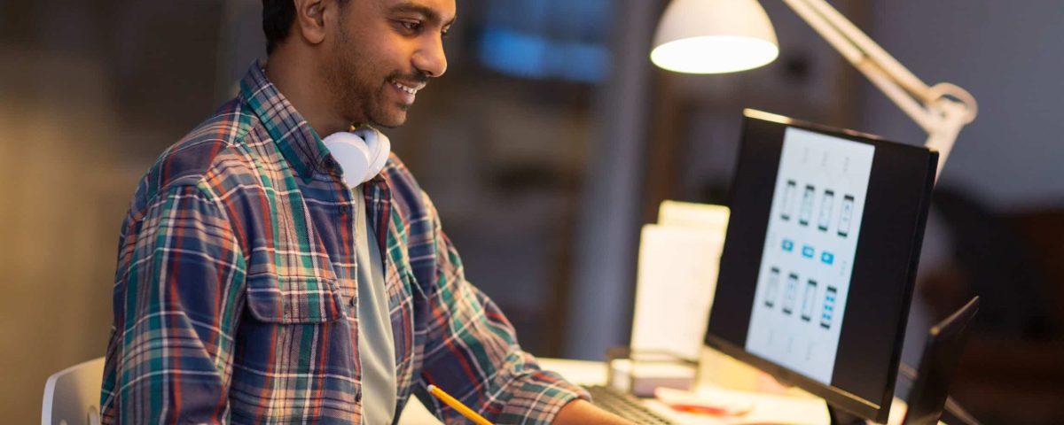 a web designer creating a strategic site in his office