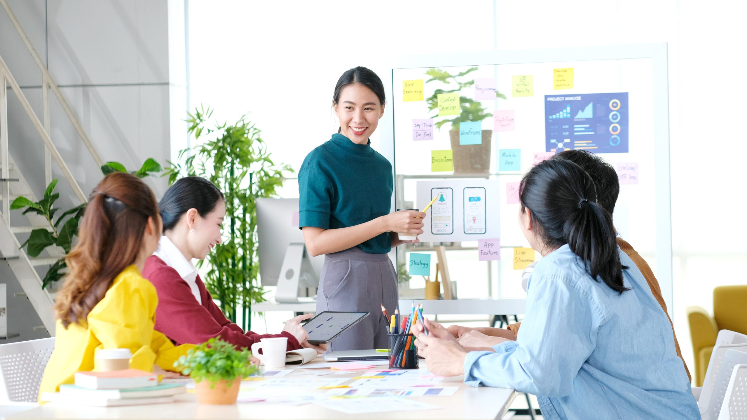 Fractional CMO leading marketing team